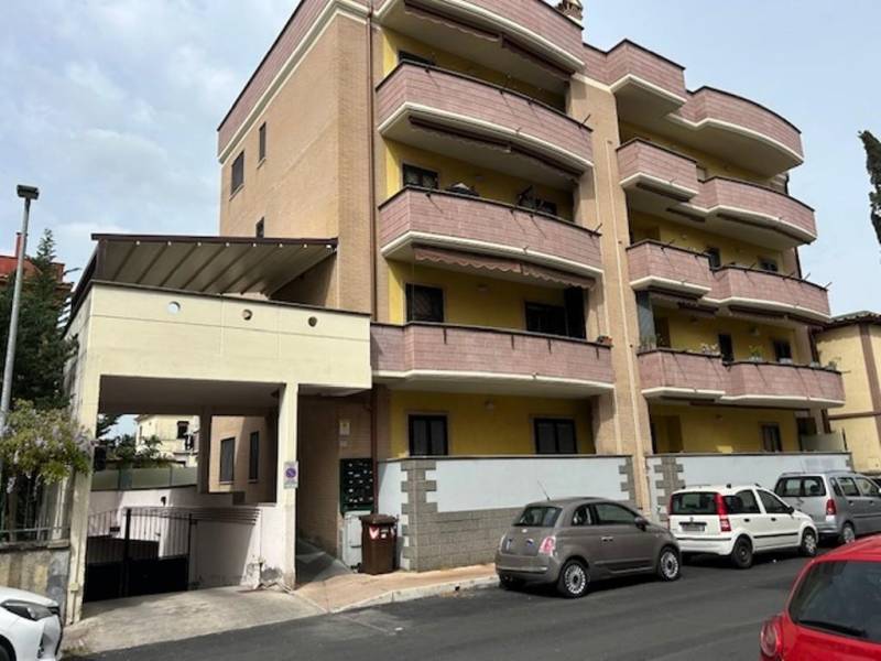 Appartamento in vendita a tivoli-terme - via-archigene. Foto 1 di 23 