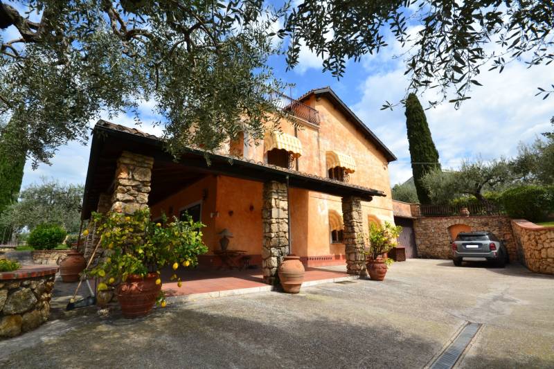 Villa in vendita a tivoli - zona-quintiliolo. Foto 3 di 148 