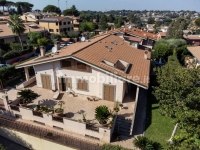 Villaunifamiliare in vendita a  ROMA su Via Odone Belluzzi foto 1 di 12