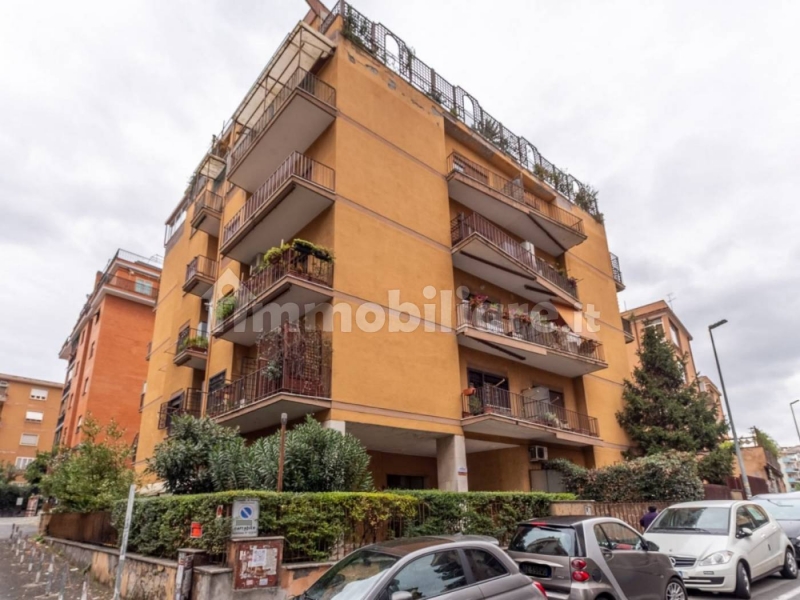 ROMA - Appartamento Via Carlo Lorenzini