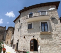 Palazzo-stabile in vendita a OVINDOLI su Via Colle Marciano foto 1 di 10