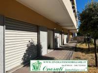 Negozio in vendita a  ROMA su Uf-672 foto 1 di 7